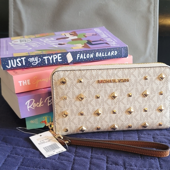 Michael Kors Studded Lg Phonecase Wristlet - Picture 1 of 4